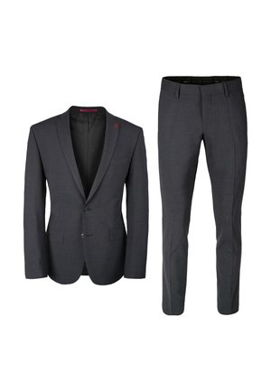 Donkergrijs kostuum bestaande uit een getailleerde blazer met notch-revers en een broek. Geweven stof met een subtiele glans, accentknoop op de blazer.