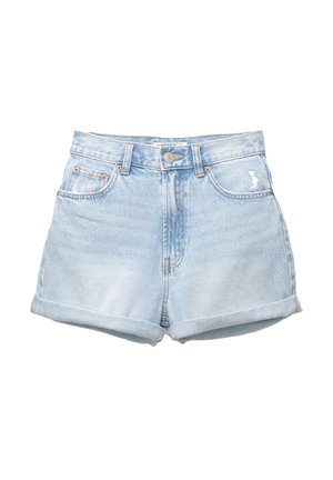 Lichtblauwe denimshorts met een hoge taille, omgeslagen boorden en zichtbare stiksels. Heeft een knoop aan de voorkant en twee zijzakken.