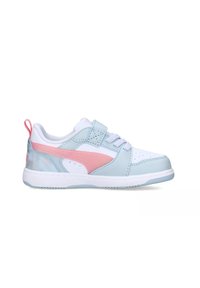 Sneakers con un design blu chiaro e rosa, realizzati in materiale sintetico. Presentano una scarpa a strappo, suola bianca e dettagli rosa.