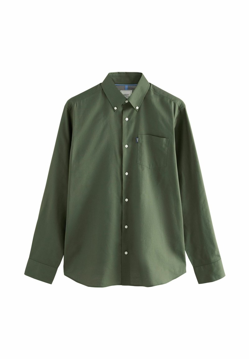 Camisa verde de manga larga con cuello abotonado, bolsillo frontal y botones blancos. Confeccionada en una tela suave de color sólido.