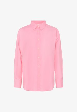 Gaiši rozā garām piedurknēm krekls ar pogām, izstiepts ar baltu pamatni fonā, ar asu apkakli un pērļu tipa pogām.