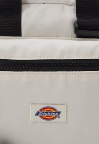 Dickies MOREAUVILLE UNISEX - Bandolera - whitecap gray