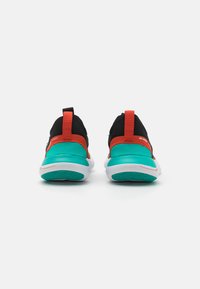 Nike Performance FREE RN FK NATURE - Cestná bežecká obuv - black/white/clear jade/picante red/university gold