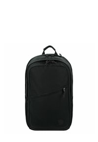 Černý batoh s moderním designem, vybavený zipovou přední kapsou, strukturovanou tkaninou a horní rukojetí pro snadné nošení.