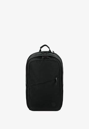 Zaino nero dal design elegante, con una tasca frontale con zip, tessuto testurizzato e una maniglia superiore per un facile trasporto.