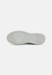 Skechers UNO COURT - Sneaker low - white