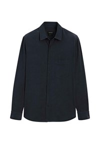 Camicia a maniche lunghe di colore blu navy scuro, realizzata in tessuto con finitura testurizzata, dotata di apertura con bottoni sul davanti e una singola tasca sul petto.