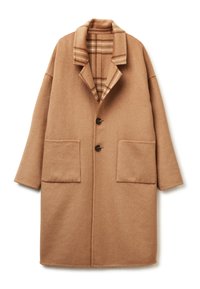 Brązowy wełniany płaszcz z dużym kołnierzem, dwoma przednimi kieszeniami i brązowymi guzikami; ma w kratkę wykończenie wewnętrzne.