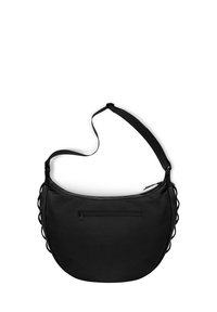Borsa a spalla nera realizzata in tessuto resistente, con forma curva, tracolla sottile e una tasca con zip sul davanti con dettagli decorativi di lacing.