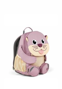 Lila Rucksack in Form eines Otters, mit einem stoffbezogenen Gesicht, großen Augen und einem Netzboden sowie zwei Seitentaschen für die Aufbewahrung.