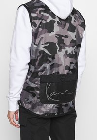 Karl Kani Väst - black