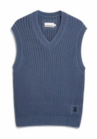 Mouwloze v-hals trui in donkerblauw geribd breisel. Voorzien van een klein zwart logoplaatje aan de rechteronderkant en textuurrijke details.