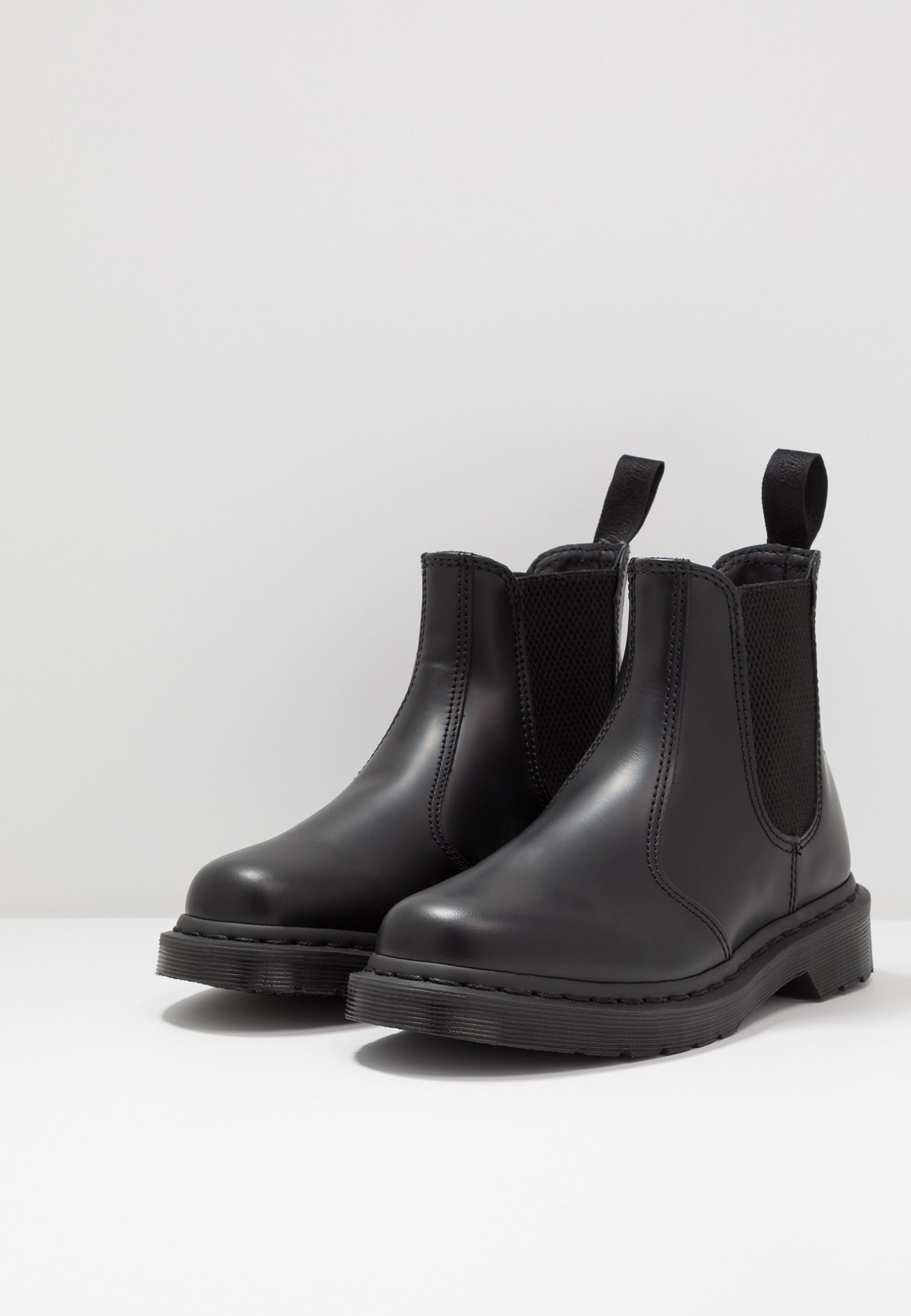 chelsea boots martens