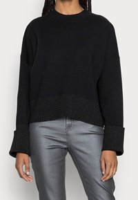 OPUS Stickad tröja - black