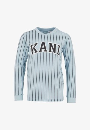 Camicia a maniche lunghe azzurro chiaro con righe verticali nere. Presenta la scritta "KANI" in lettere nere grassetto sul petto.