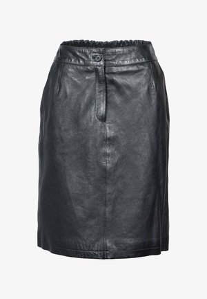 Jupe en cuir noir avec une coupe droite, taille élastique, fermeture à boutons sur le devant et poches latérales. Texture lisse avec une finition brillante.