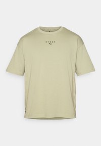 HYROX LIFESTYLE  - Apdrukāts T-krekls - lux army