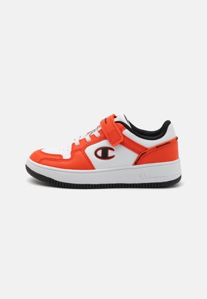 RD18 2.0 UNISEX - Sportbačiai - white/koi/black