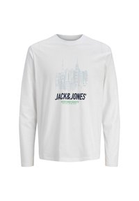 Witte longsleeve shirt met een stadsprofielgrafiek boven de tekst "JACK & JONES" en "NINETEEN NINETY WORLDWIDE" op de voorkant.