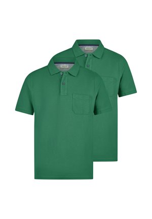 Zwei grüne kurzärmelige Poloshirts mit Kragen, Brusttaschen vorne und geknöpften Blenden, die sich vor weißem Hintergrund überlappen.