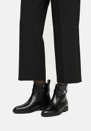 Nine West CEO NADIM czarny
