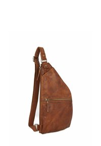 Sac bandoulière en cuir marron de forme triangulaire, avec une sangle réglable et une poche zippée à l'avant. Texture lisse avec un minimum de ferrures.