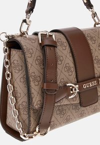 Guess NOLANA - Handtas - braun