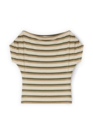 Top beige a maniche corte con strisce orizzontali verde oliva e marrone chiaro, scollo a barca ampio e vestibilità ampia sulle spalle.