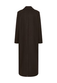 Long manteau marron foncé en tissu texturé, avec un col classique et une coupe droite, dotée de poches latérales. Vue de dos présentée.
