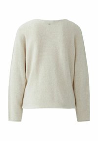Cremfarbener, weicher Strickpullover mit entspannter Passform, langen Ärmeln und rundem Ausschnitt. Mit einem kleinen Knopfdetail am Rücken.