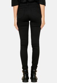 LolaLiza WITH PUSH-UP - Slimfit džínsy - black