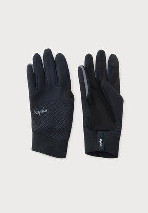 Par de guantes de ciclismo Rapha negros que muestran la parte trasera texturizada y la palma lisa con detalles reflectantes en los dedos y una etiqueta en la muñeca.