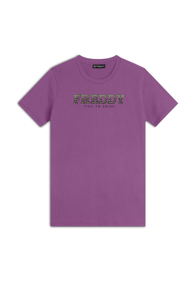 T-shirt in cotone viola con maniche corte e scollatura rotonda. Presenta la scritta "FREDDY" e "TIME TO SHINE" in un testo a contrasto con decorazioni.
