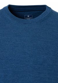 Blauwe crew-neck trui gemaakt van een geweven breisel. Heeft een geribbelde halslijn. Label zegt "REDMOND Casual."