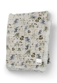 Blomster mønstrede tæppe med en blød, textureret fornemmelse. Grå baggrund med grønne blade og blå blomster. Afsluttet med fluffy kanter.