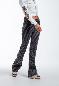 Ed Hardy FLAMING TIGER  - Vaqueros a campana - black