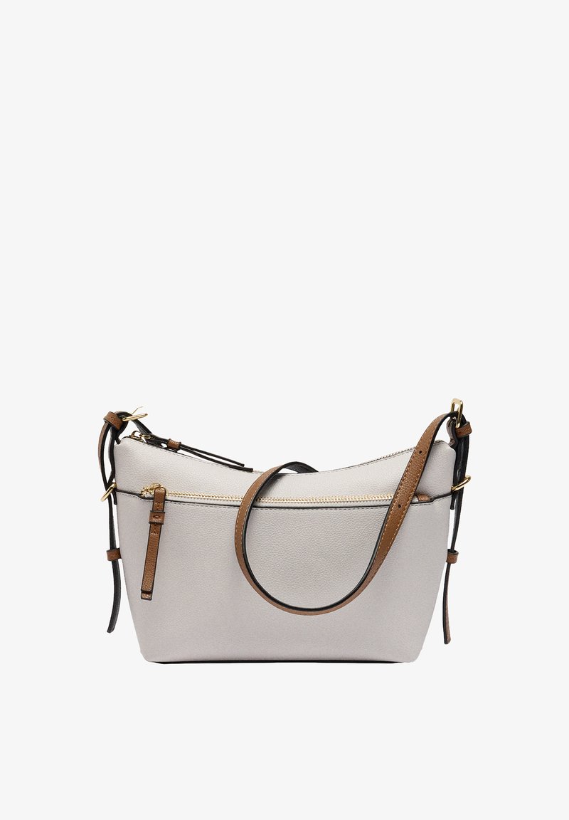 Jasnoszara skórzana torba o zaokrąglonym kształcie, złotym zamku błyskawicznym i brązowymi skórzanymi akcentami. Posiada regulowane paski oraz przednią kieszeń na zamek.