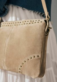 Next STUDDED - Ülerinna-kott - bone