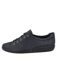 Sneaker in pelle di un blu scuro con punta arrotondata, chiusura con lacci e suola in gomma. Presenta una texture sottile e il logo sul lato.
