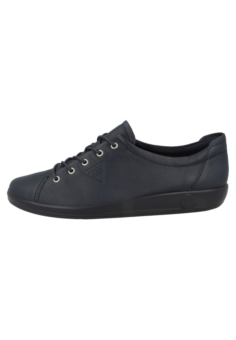 Sneaker in pelle di un blu scuro con punta arrotondata, chiusura con lacci e suola in gomma. Presenta una texture sottile e il logo sul lato.