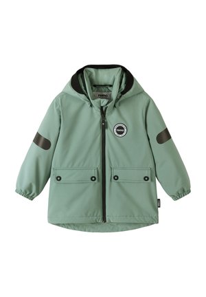 Imperméable vert pour enfants avec capuche, fermeture éclair à l'avant, poches à pression, poignets élastiques et écussons logo sur la poitrine et les manches.