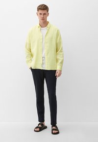 s.Oliver MIT BUTTON DOWN KRAGEN - Hemd - limettengrün