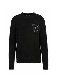 Schwarzer Pullover aus weichem, strukturiertem Stoff. Mit rundem Ausschnitt und einem weißen gestickten "V" auf der linken Brust. Lange Ärmel.