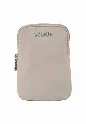Pochette en nylon beige de forme rectangulaire, avec une fermeture éclair argentée et un logo "BOGNER" en relief. Texture lisse avec un design minimaliste.