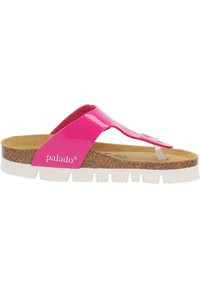 Rosa tongsandaler med en glänsande lacköversidan, korkfotbädd och tjock, vit, texturerad sula. Logotypen "palado" på remmen.