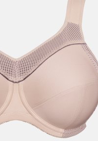 Beha in lichtbeige met een gladde stof, gaasdetails aan de bovenkant en versterkte naden, met een klassiek onderdraden ontwerp.