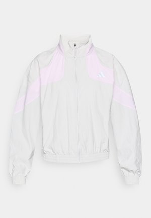 Veste zippée légère blanche avec manches longues, poignets et ourlet élastiques, et un motif discret rose clair sur les épaules et les manches.