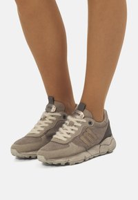 mtng Sneakers basse - taupe