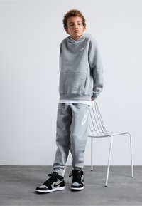 Nike Sportswear CLUB UNISEX Sweater