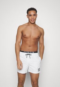 Calvin Klein Swimwear - MEDIUM DOUBLE - Short de bain - classic white Image miniature 1